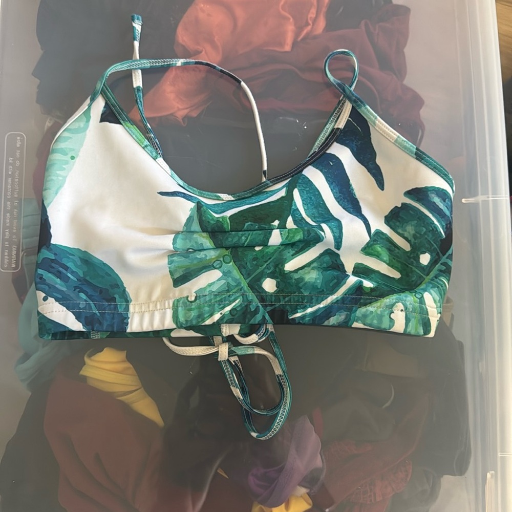Mika yoga top